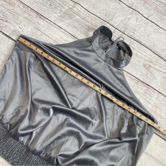 Universal Standard Gray Silver Retro Satin Ruffle Shirt Size M = US 18 - 20 - Picture 5 of 11